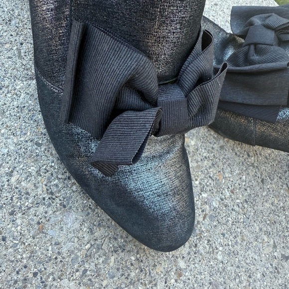 Chie Mihara size 9.5 excellent near new Shimmering Black gold undertones w/ Bows - Picture 13 of 16